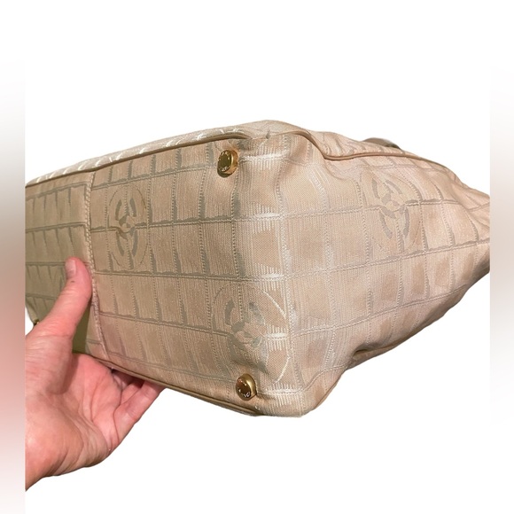 CHANEL Ivory Traveline Tote Shoulder Bag Vintage - Picture 4 of 9